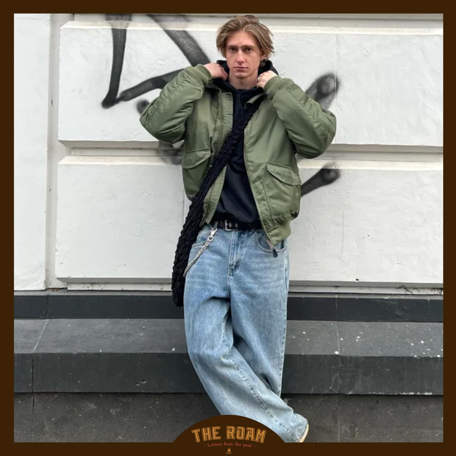 Phối đồ với quần jean ống suông nam​ rộng với áo khoác bomber